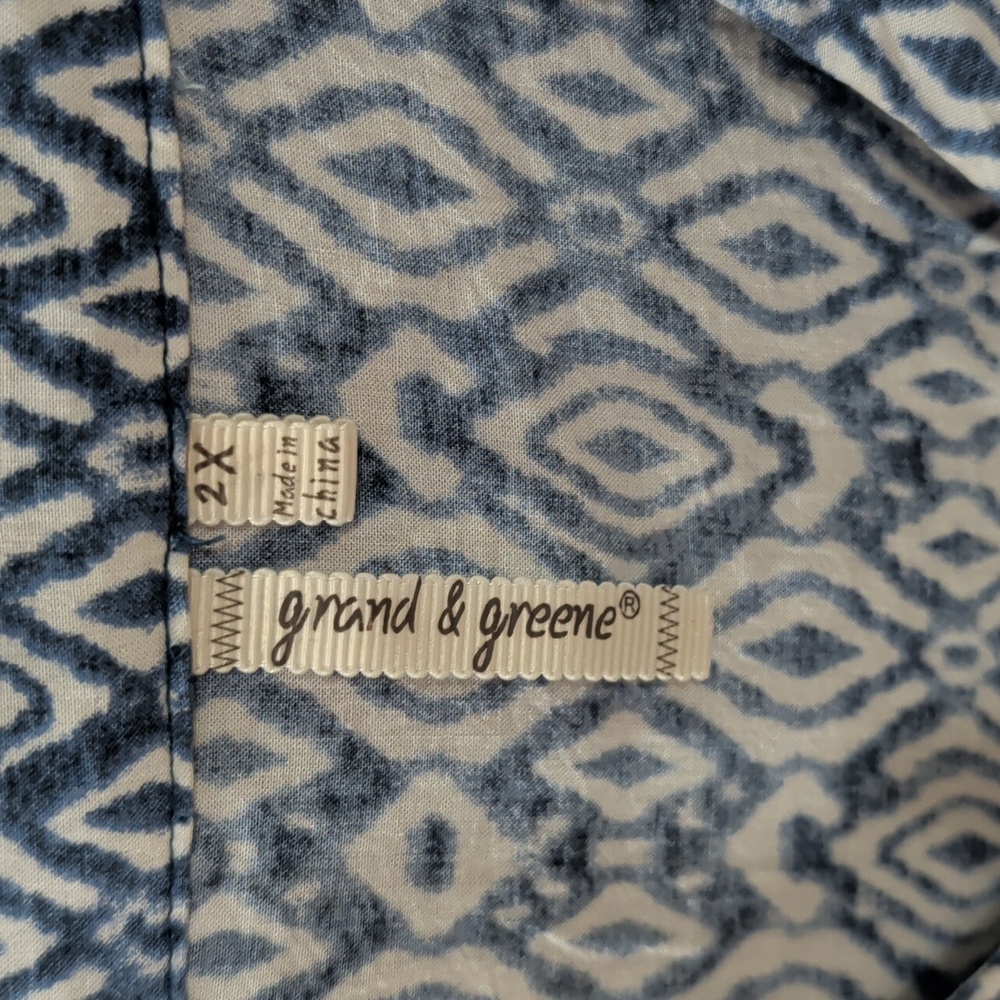 Women's Blue White Patterned Top 2X - Picture 2 of 12